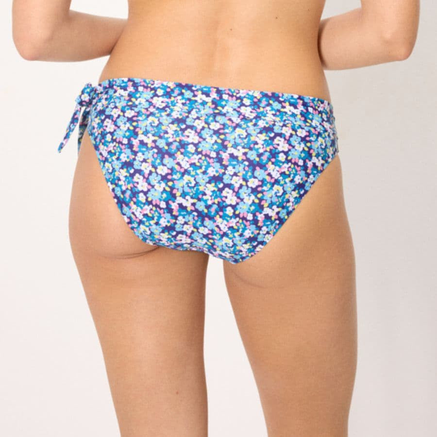 Conjunto bikini bandeau copa b, flowers de ysabel mora.