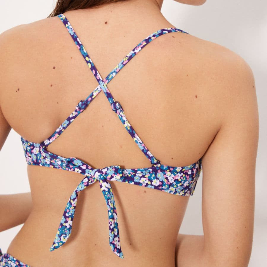 Conjunto bikini bandeau copa b, flowers de ysabel mora.