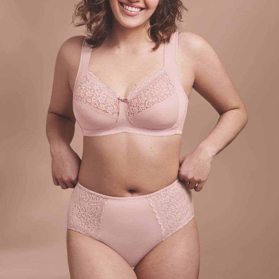 Braguita de talle alto de encaje floral, havanna de anita.