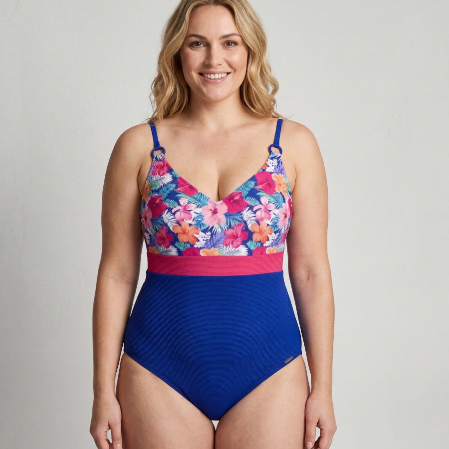 Reducing swimsuit, B cup, wireless, removable thin padding, Ilha da Flores, Ysabel Mora.