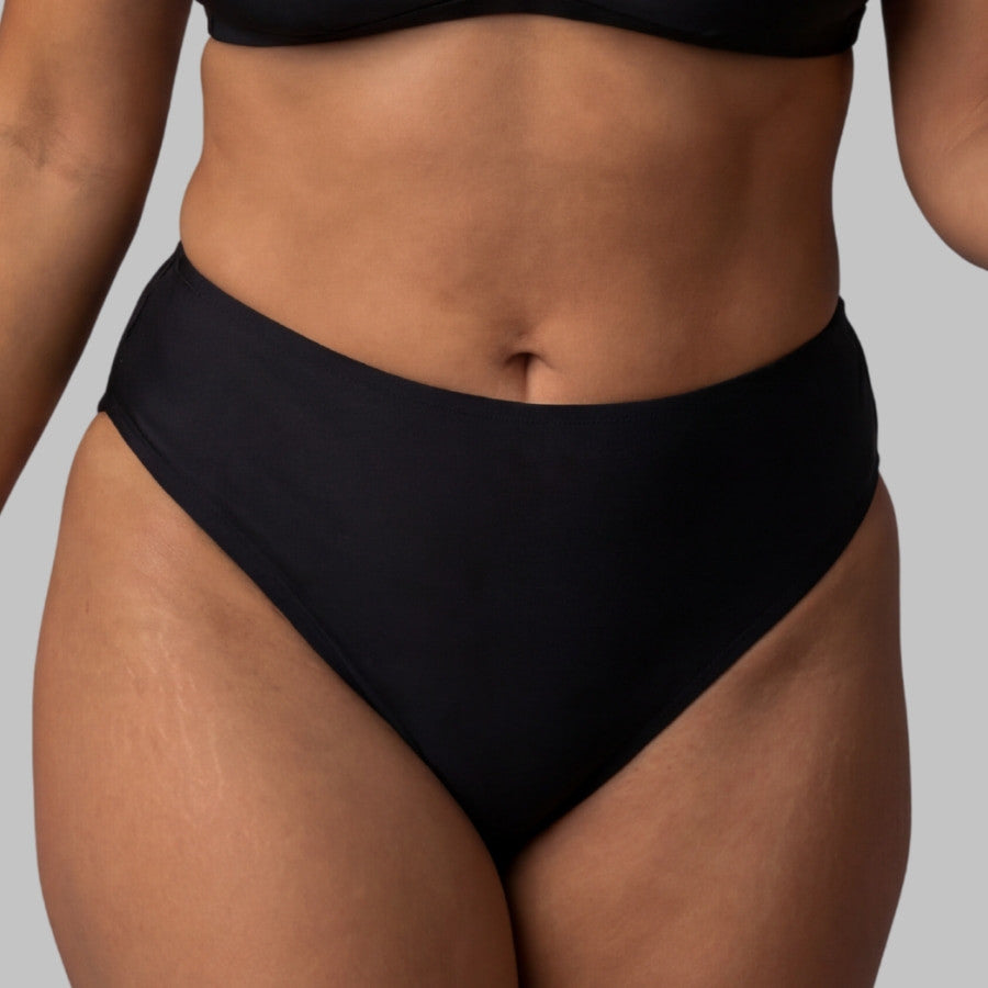 Braga bikini negra, corte clásico, singular swim.