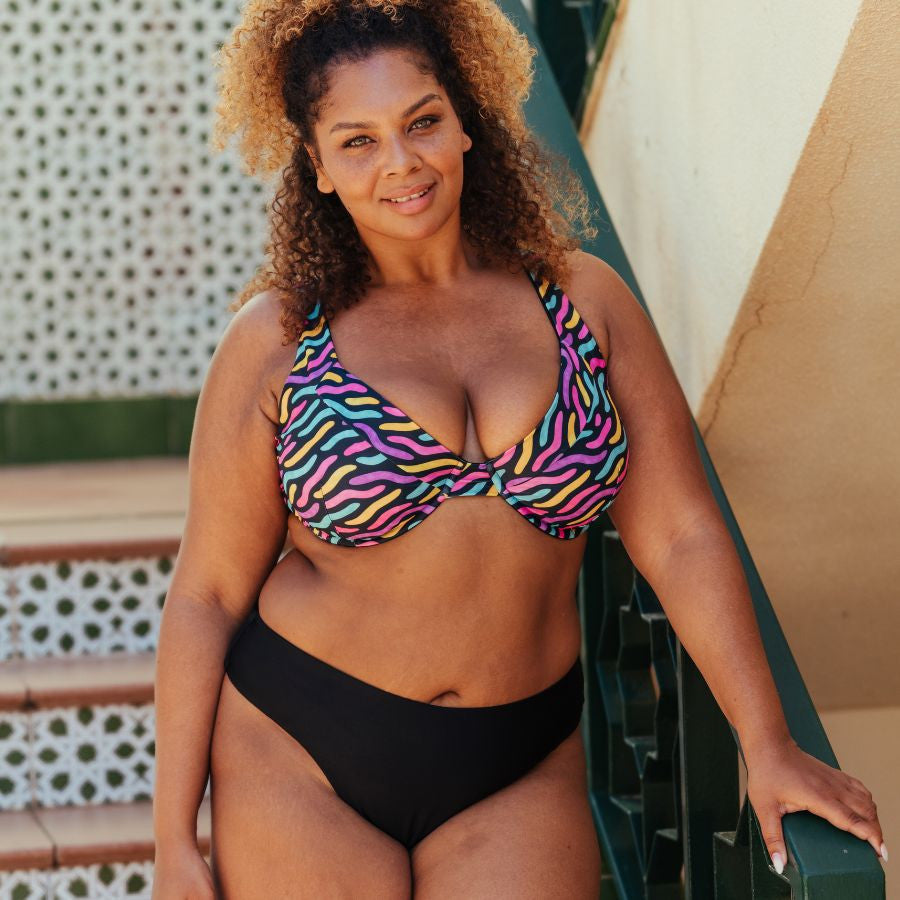 Braga bikini negra, corte clásico, singular swim.