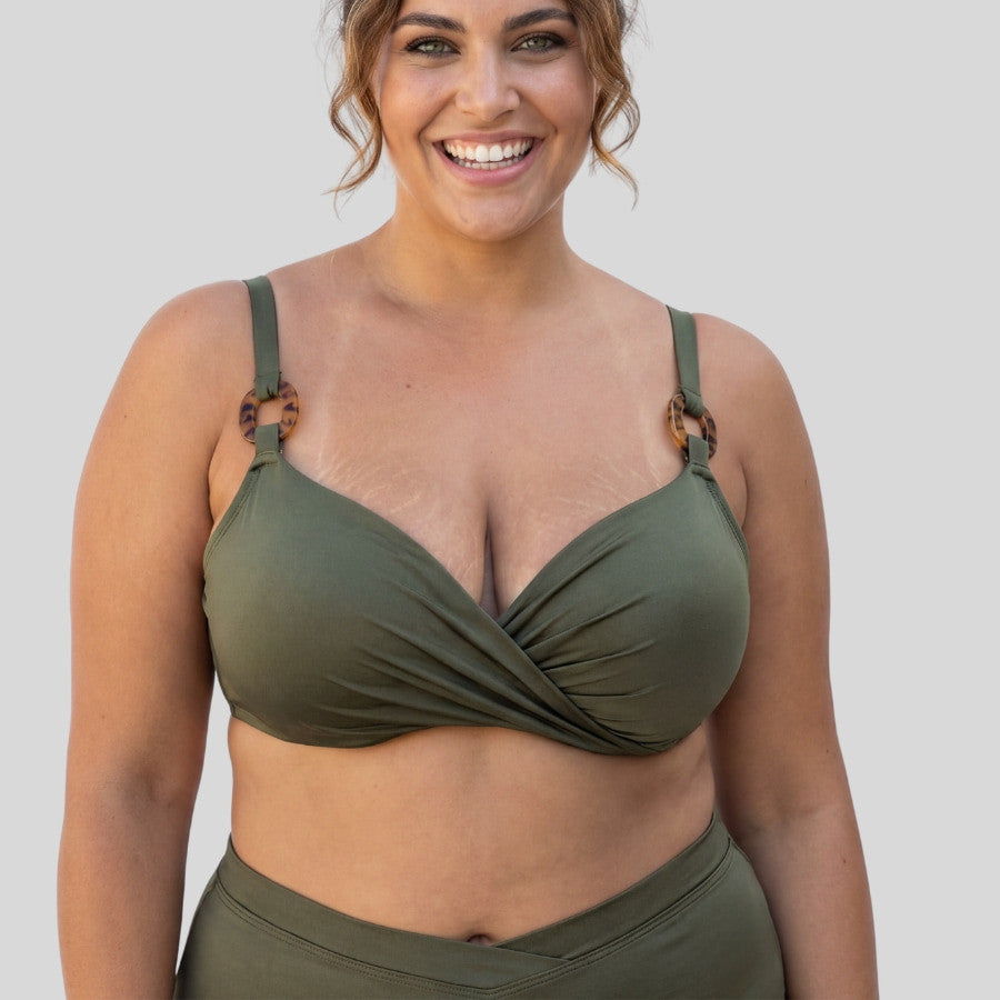 Conjunto bikini con aros y braga alta, guarana de dorina.