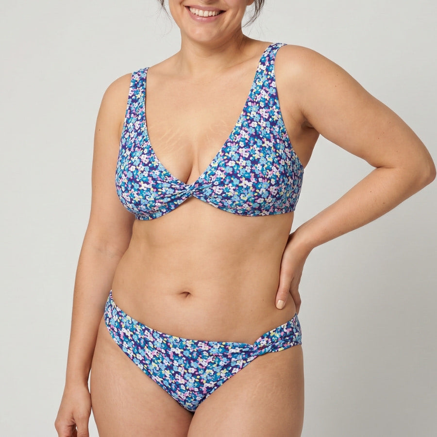 Conjunto bikini capacidad copa c, flowers de ysabel mora.