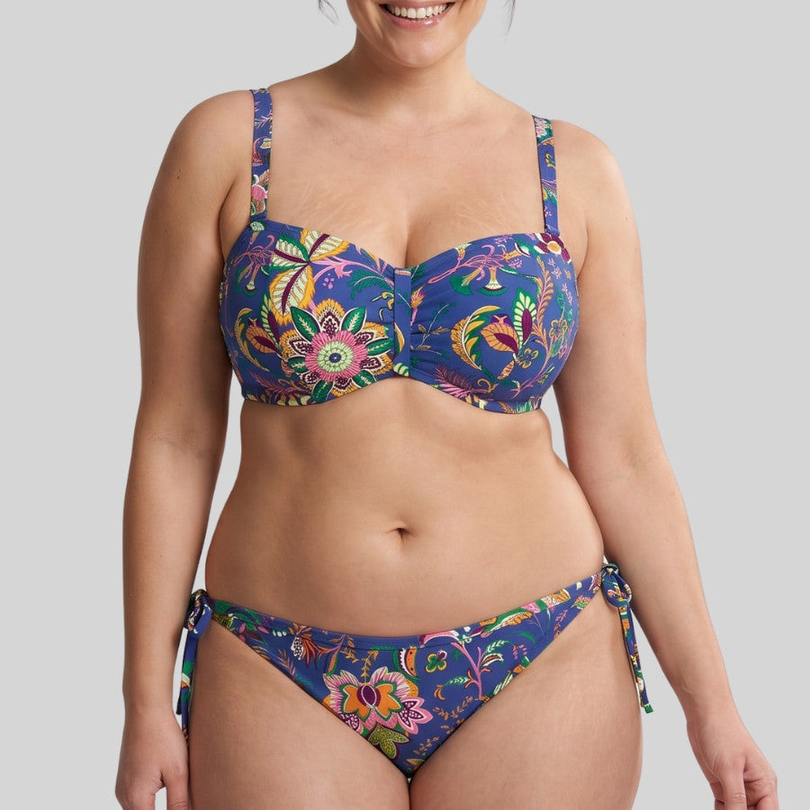 Conjunto bikini reductor, flowers of bali de rosa faia.