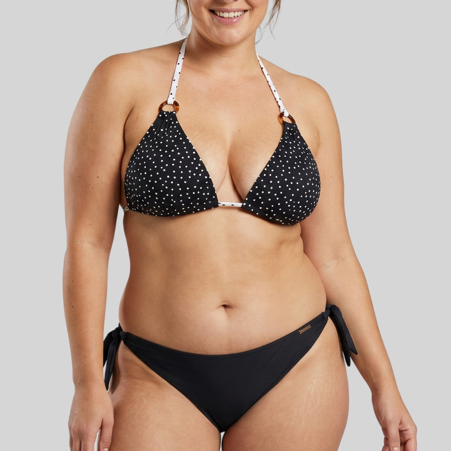 conjunto bikini triángulo lunares, sin aros de ysabel mora.