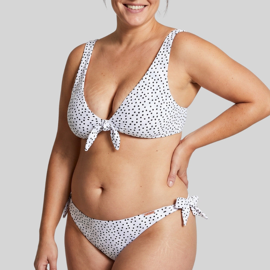 conjunto bikini triángulo sin aros de ysabel mora.