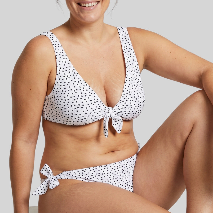 conjunto bikini triángulo sin aros de ysabel mora.