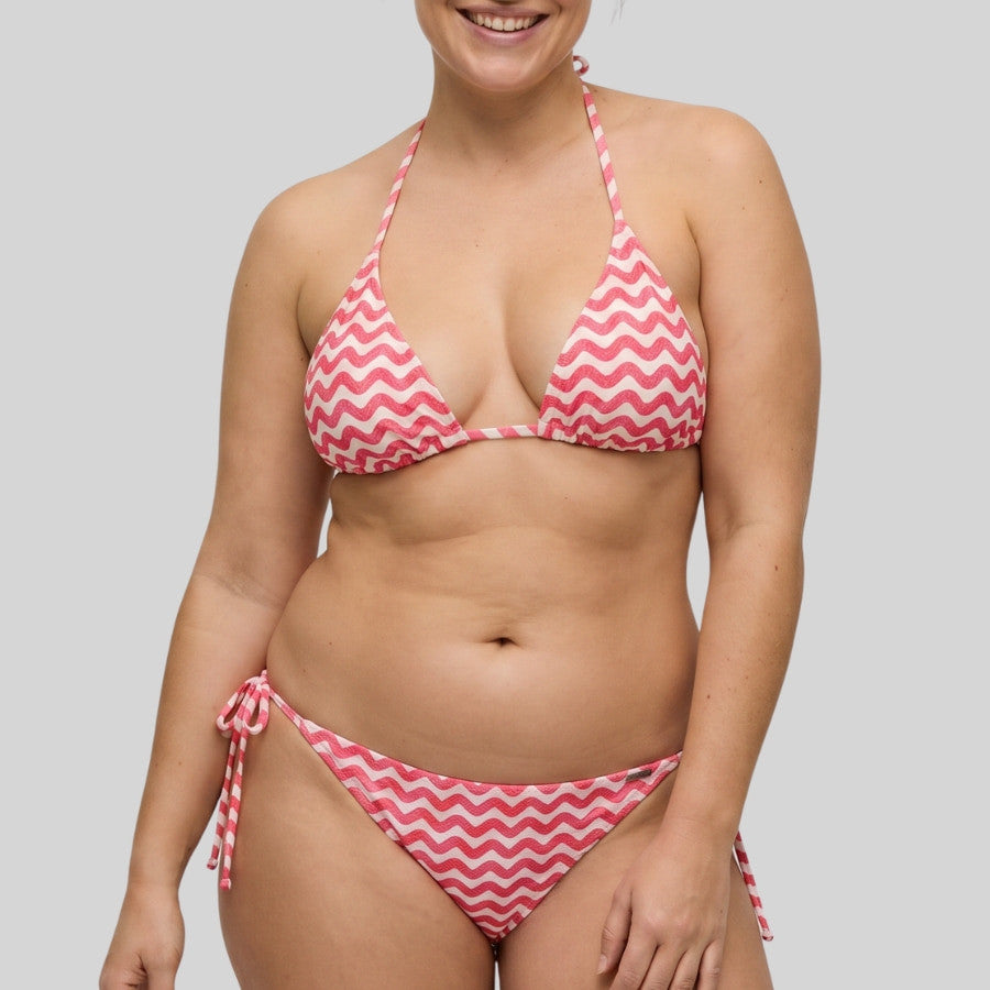 Conjunto bikini triángulo, copa b, sin aros y relleno fino extraíble, mahé, ysabel mora.