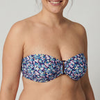 Conjunto bikini bandeau copa b, flowers de ysabel mora.