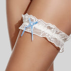 Liga para novia de encaje floral y lacito azul de selene.