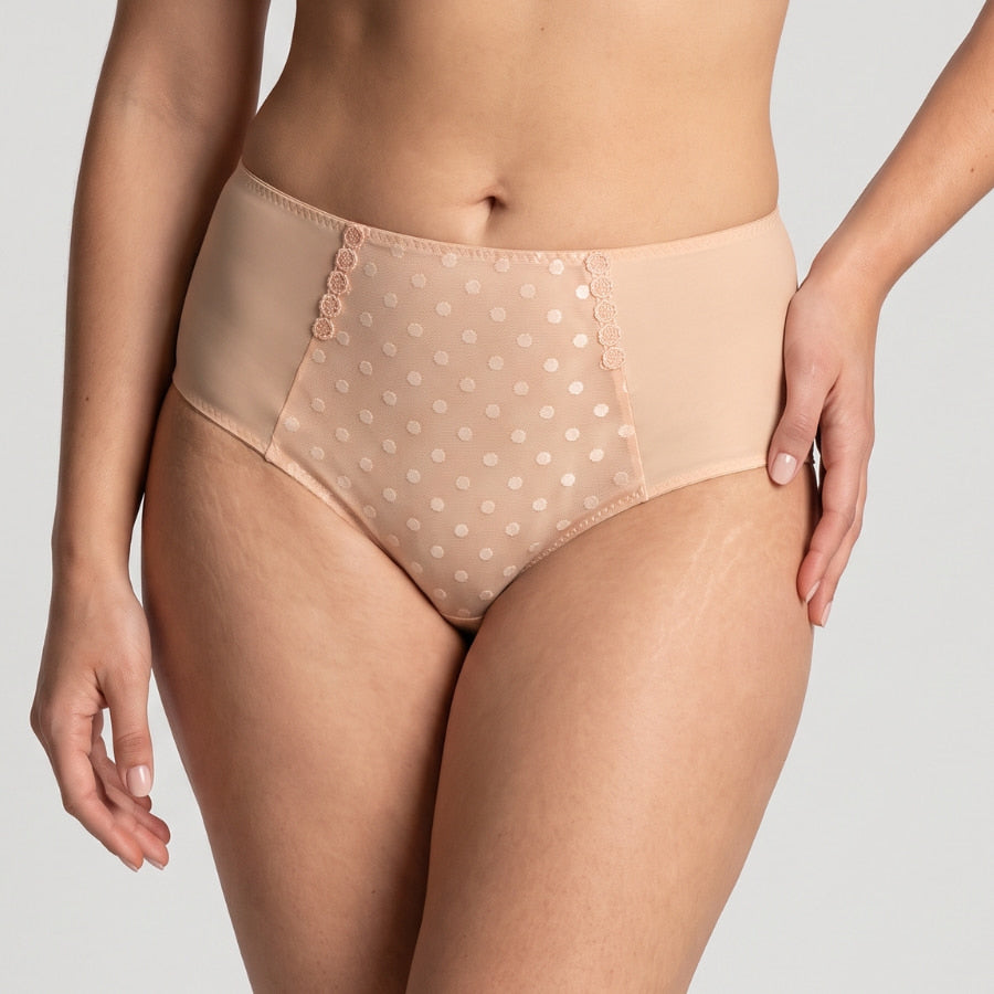 braguita de talle alto, estampado lunares, airita de anita.