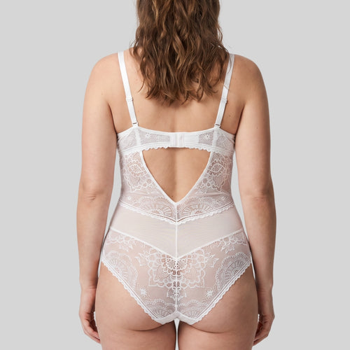Body de novia con aros y relleno fino de ysabel mora.