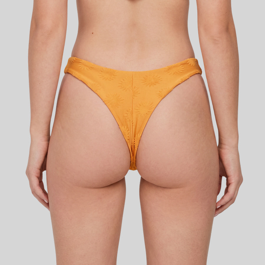 Conjunto bikini sin tirantes, estampado soles, relleno fino, gisela.