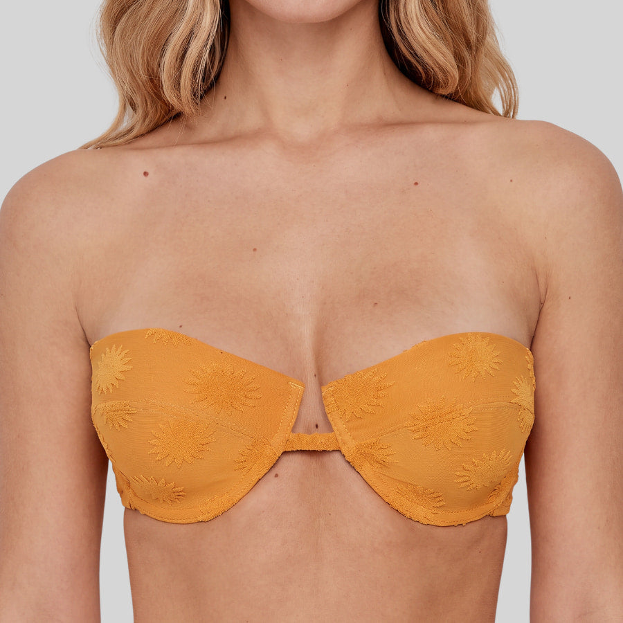 Conjunto bikini sin tirantes, estampado soles, relleno fino, gisela.