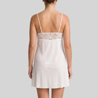 Camisón corto de novia, encaje y plumeti, promise.