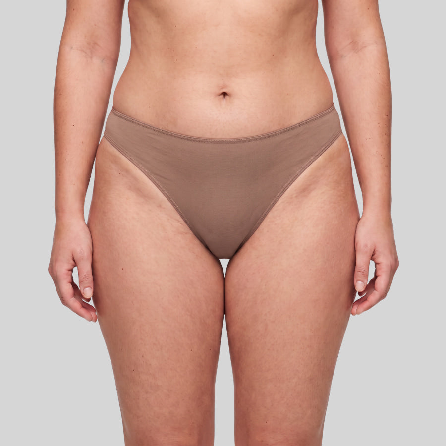 Braguita de corte tanga y algodón suave de ysabel mora.