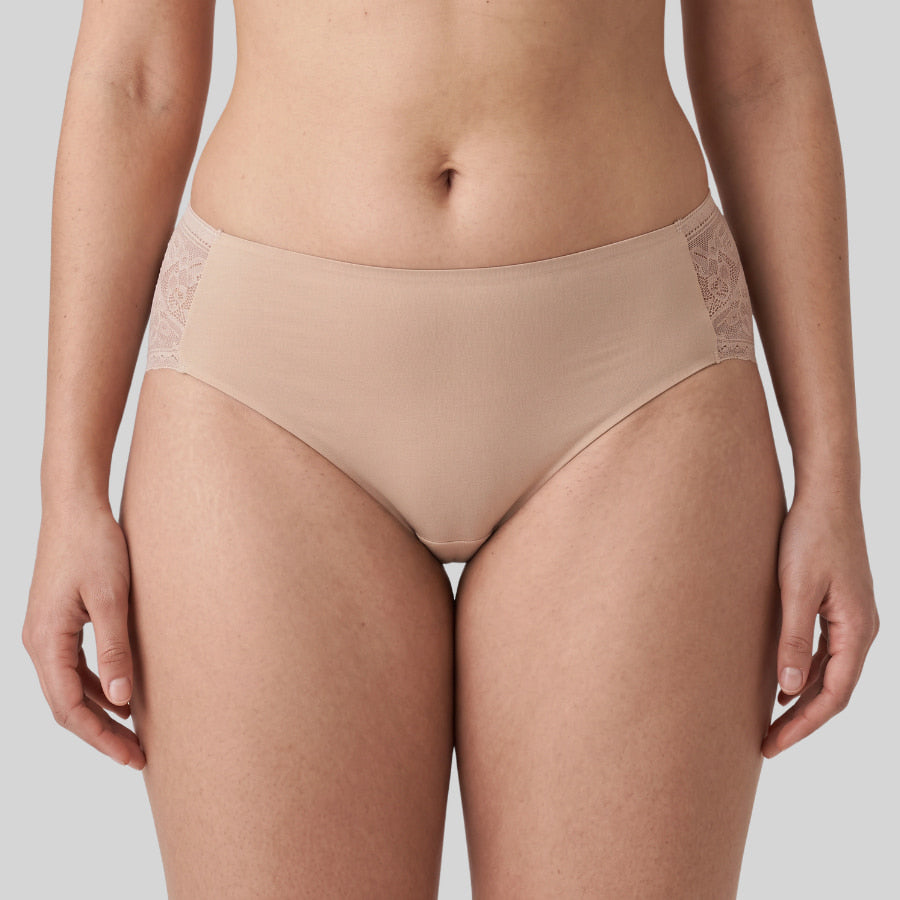 braguita corte midi de encaje invisible de ysabel mora.