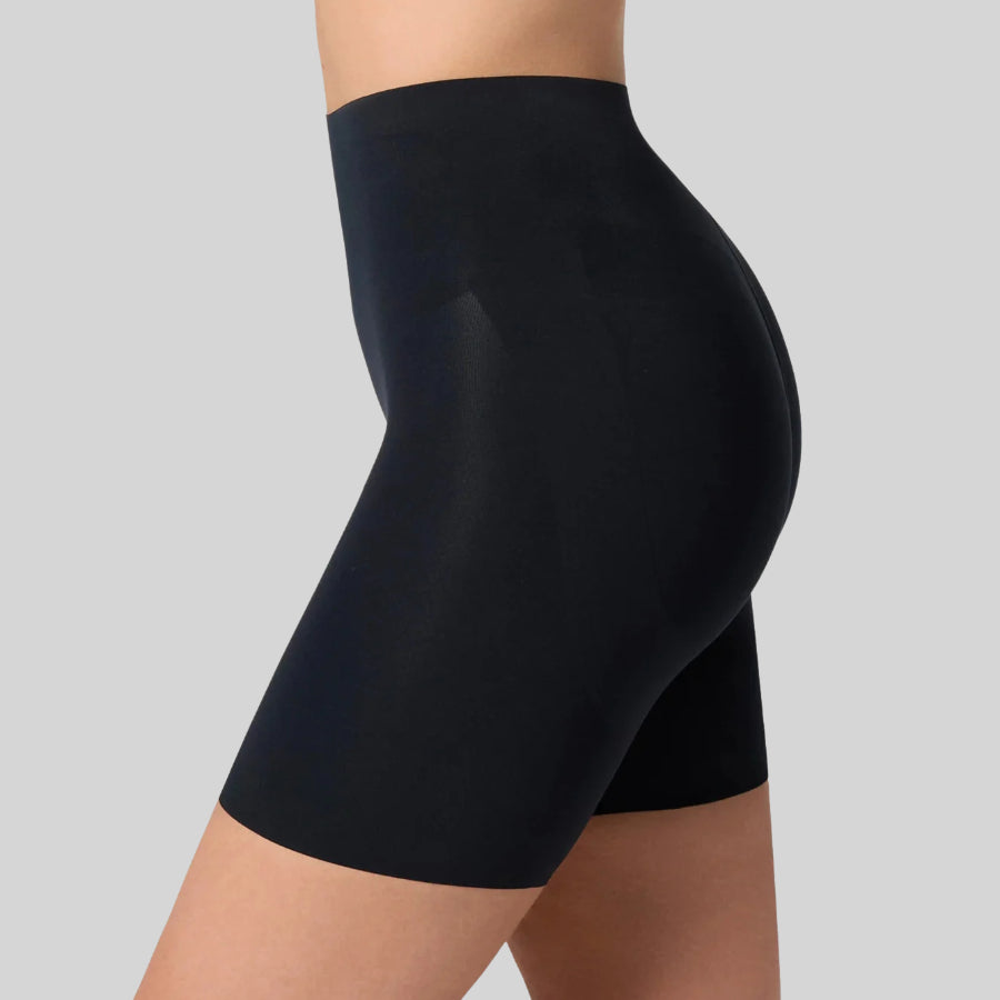 Culotte invisible de control en abdomen y muslos de leonisa.