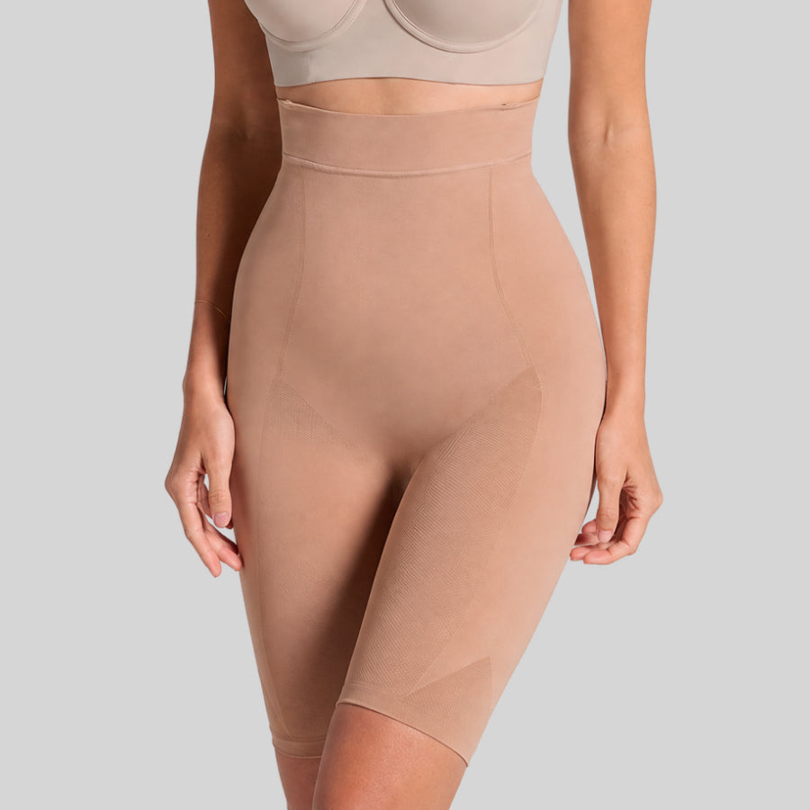 Faja pantalón control abdomen y levanta glúteos de leonisa.
